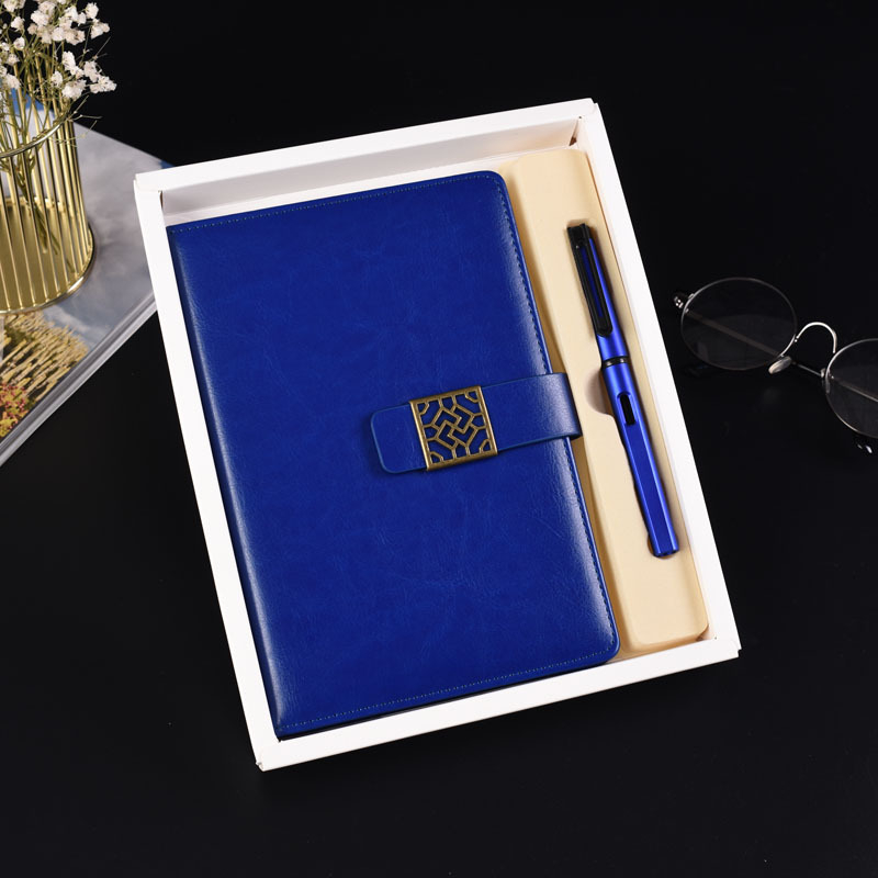 Bilježnica s PU imitacijom kože, mogućnost tiskanja logotipa, ljepilo povez, Forest papir 80 g, aluminijska legura hardvera