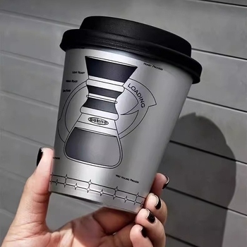 Jednokratna PP šalica za kavu s teksturiranim dizajnom influencer stila, 360 ml, pogodna za take-away pakiranje hladnih napitaka, mogućnost ispisa logotipa, nije mikrovalna prikladna