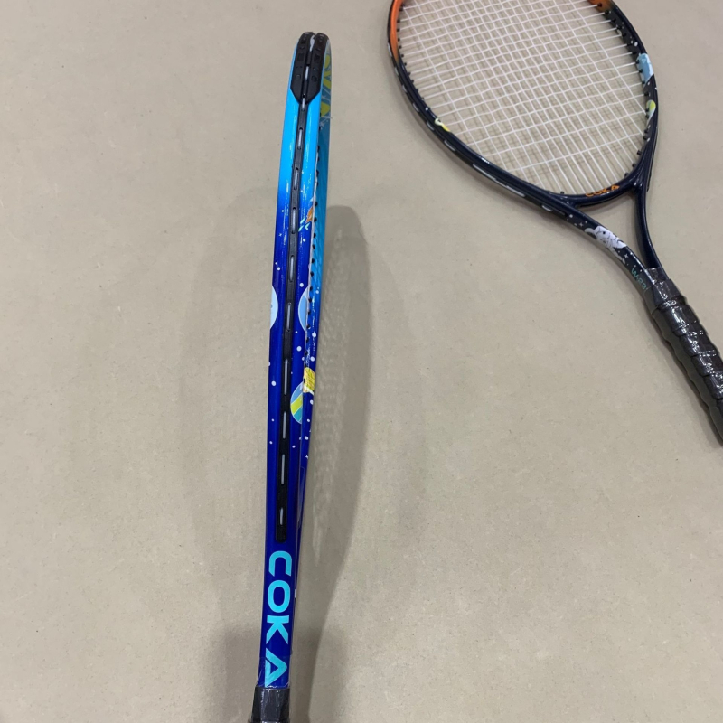 Koka teniska tenis raketa za mlade, aluminijski okvir, težina 95-100 g, G3 drška, ravni tip reketa