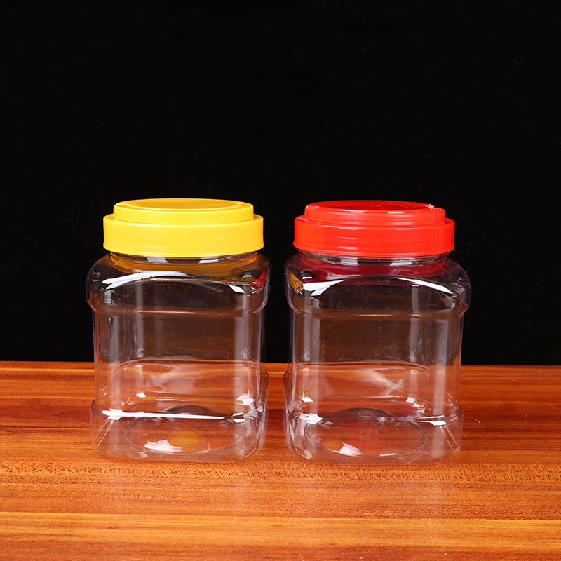 Négyzet alakú PET mézhordó, fújott formázással, kapacitás 1,5 kg, méz 1500 g, víz 1000 g