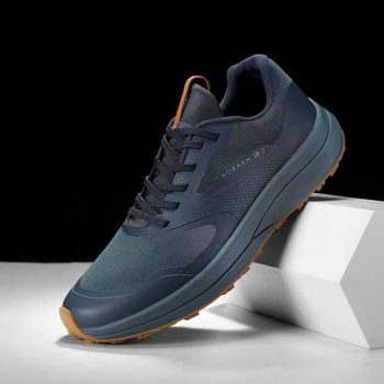 Încălțăminte de drumeție: partea superioară respirabilă din fibre super și plasă, talpă exterioară din cauciuc antiderapant, talpă Phylon, design cu talpă joasă