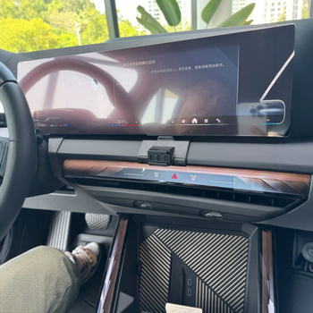 Držač telefona s gravitacijskim zatvaračem i navigacijskom bazom za ventilaciju automobila (Univerzalna kompatibilnost, Snap-On ugradnja, Kompatibilno s ventilacijama, Nije baterijski)