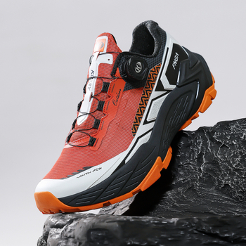 Muške trail tenisice za sva terenima – prozračne, lagane, protuklizne, s amortizacijom; gornji dio Lycra mesh + TPU; vanjska potplat: protuklizna guma; srednji đon: gumeni; visina pete: 3–5 cm