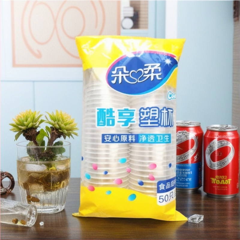 Jednokratna debela plastična šalica, PVC materijal, za korištenje u svemiru