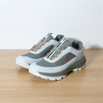 Férfi túracipő - könnyű, vízálló, alacsony szárú, hálós felső rész, gumi talp