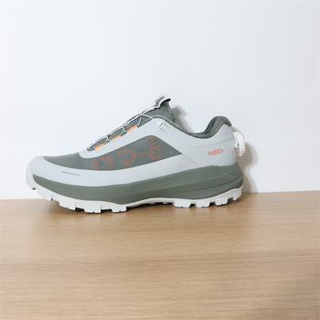 Férfi túracipő - könnyű, vízálló, alacsony szárú, hálós felső rész, gumi talp