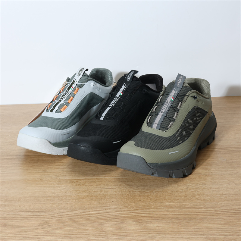 Férfi túracipő - könnyű, vízálló, alacsony szárú, hálós felső rész, gumi talp