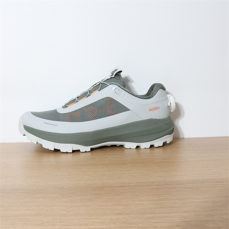 Férfi túracipő - könnyű, vízálló, alacsony szárú, hálós felső rész, gumi talp