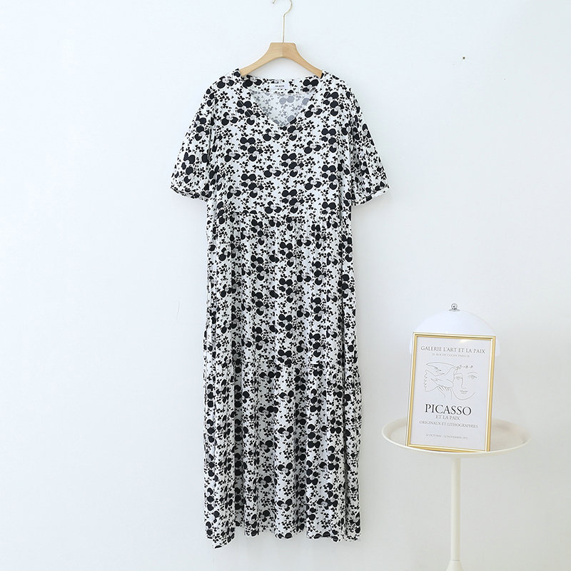 Pamut-selyem ruha törött virágos mintával, A-vonalú, V-nyakú, rövid ujjú, magas derék