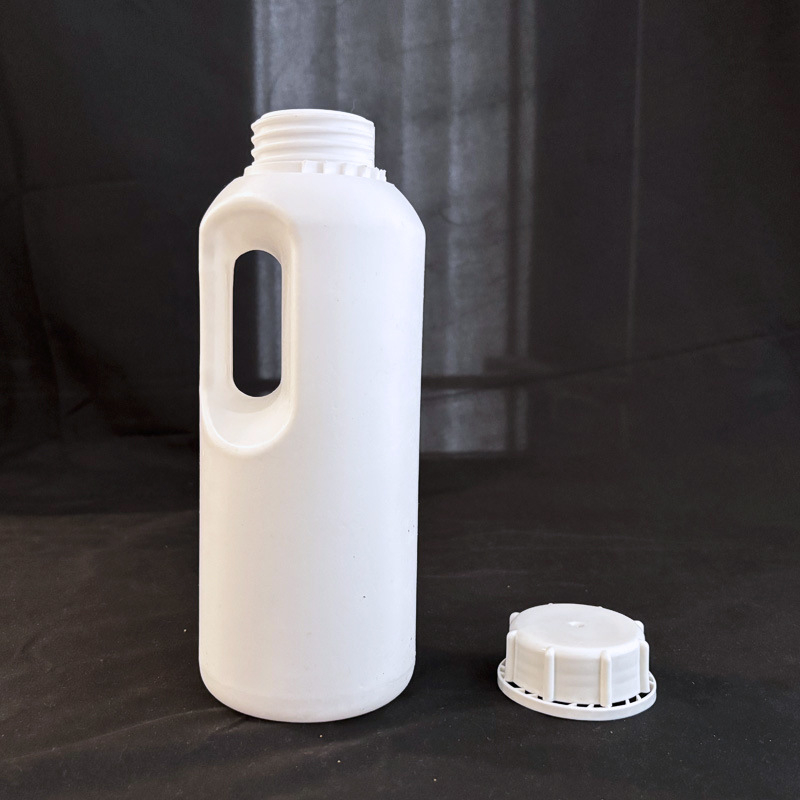 PP műanyag kerek üveg tejitalokhoz, 900 ml űrtartalom, külső kupakkal.