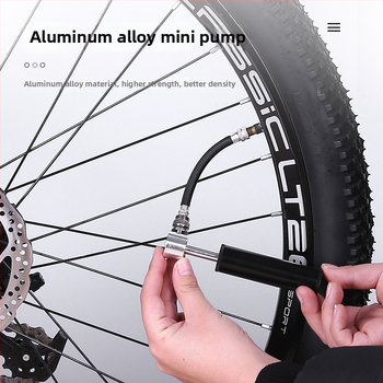 Kerékpárjavító készlet ratchet nyomatékkulccsal és hordozható országúti pumpával (fém felépítés; kombinált csomag; testreszabás elérhető; márka Yuuisd/Joyue)