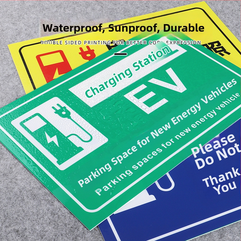 Značka zóny nabíjania elektromobilov – UV tlač PVC, určená pre podzemné garáže, bezpečnostné a parkovacie označenie