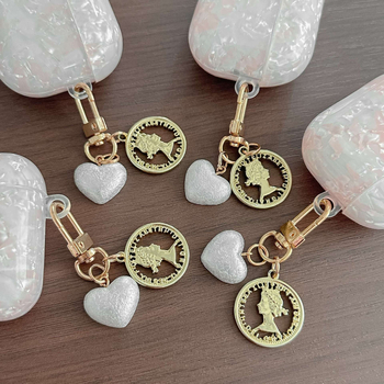 AirPods Pro 2 tok szív alakú üreges mintával és lógó lánccal, TPU puha héj