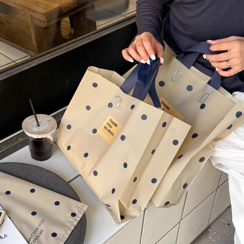 Torbica tote za odjeću – mat plastična, dvostruka debljina 16, moguć ispis logotipa, Marka Thick Packaging, Podrijetlo: Wenzhou, Kina