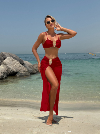 Три части бански комплект с чашки и метална катарама Oyster, полиестерна тъкан, подплата полиестер с 18% еластан, тегло на тъканта 230 g, секси стил