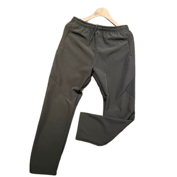 Soft-shell hlače, otporne na vjetar i vodu, s flis podstavom, ravni kroj, zatvarač na zip.