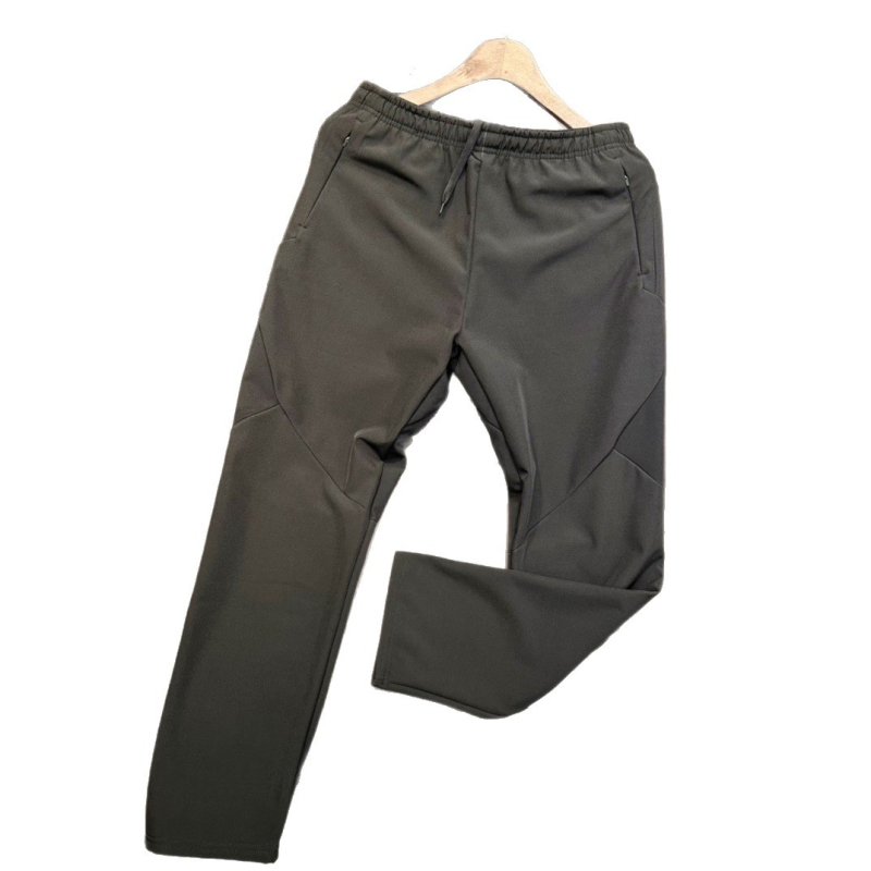 Soft-shell hlače, otporne na vjetar i vodu, s flis podstavom, ravni kroj, zatvarač na zip.