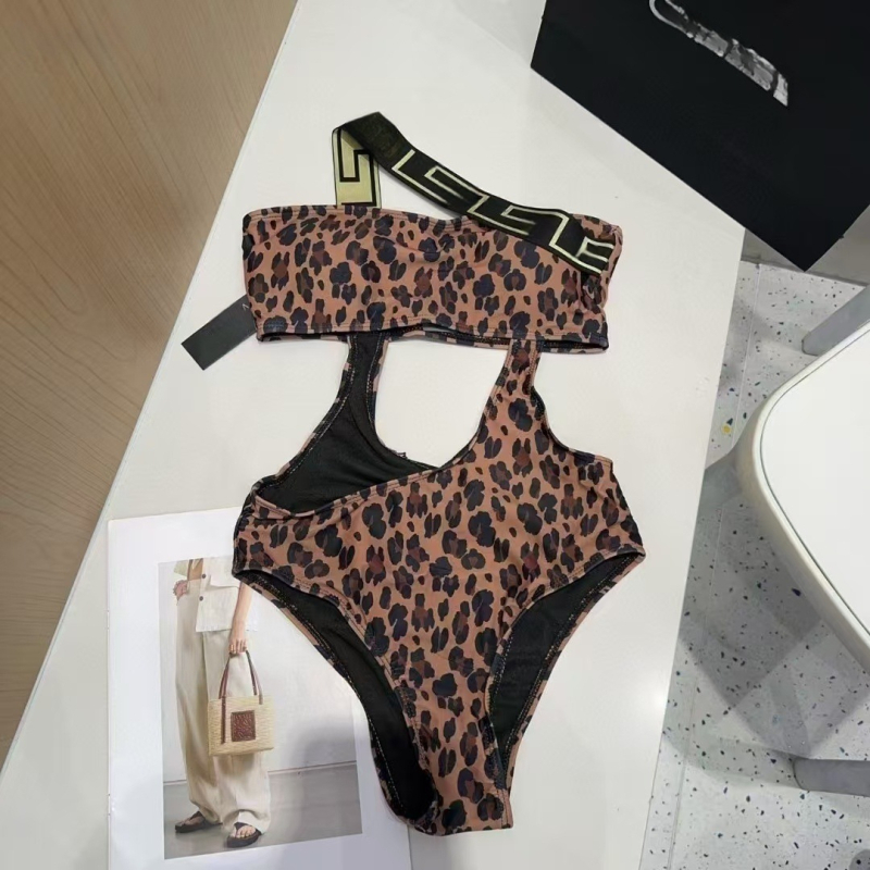 Dvodijelni bikini set s jastučićima za grudi, bez čelične potporne trake, najlon 80%, donji dio: briefs