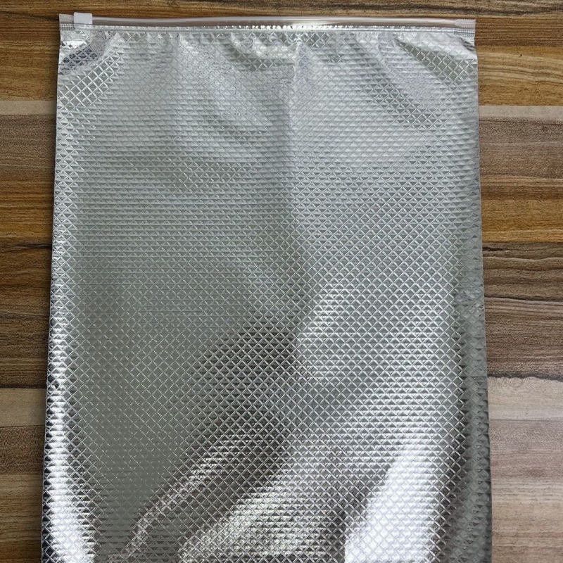 Prozirne vreće od aluminijskog filma za skladištenje odjeće sa zatvaračem, PE materijal, dvostruka debljina 8.5c, porijeklo Guangdong, dnevna proizvodnja 100000