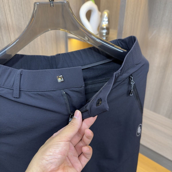 Muške outdoor hlače — vodootporne, windproof soft-shell, uski kroj, ravne nogavice, visoka elastičnost