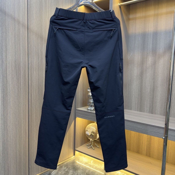 Muške outdoor hlače — vodootporne, windproof soft-shell, uski kroj, ravne nogavice, visoka elastičnost