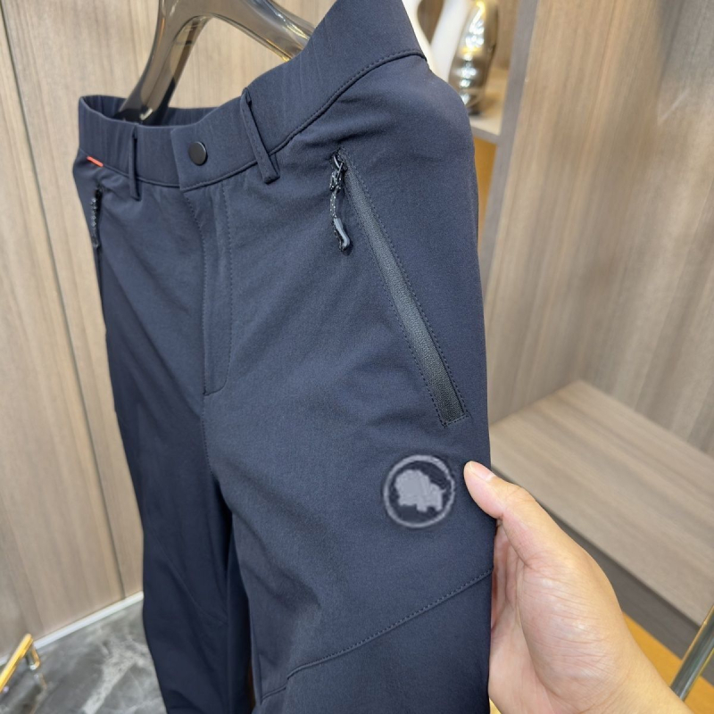 Muške outdoor hlače — vodootporne, windproof soft-shell, uski kroj, ravne nogavice, visoka elastičnost