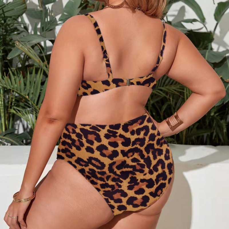 Split bikini set s podstavljenim gornjim dijelom, tkanina visoke elastičnosti, 82% poliester s poliesterskom podstavom, 251 g