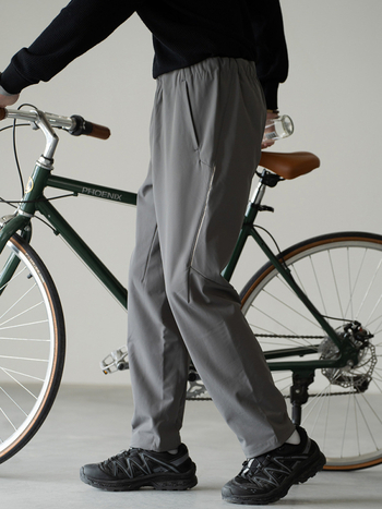 Muške outdoor softshell hlače, vodootporne i otporne na vjetar, fleec podstava, tkanina Nylon 84% / Spandex 16%, srednji pojas, vezica, straight kroj, zima 2025