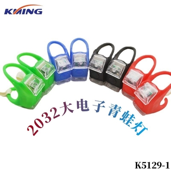 Lumină pentru bicicletă de munte, în formă de broscuță – a șasea generație, corp din silicon, lampă pentru ghidon și lampă spate cu efect strob, baterie 2032