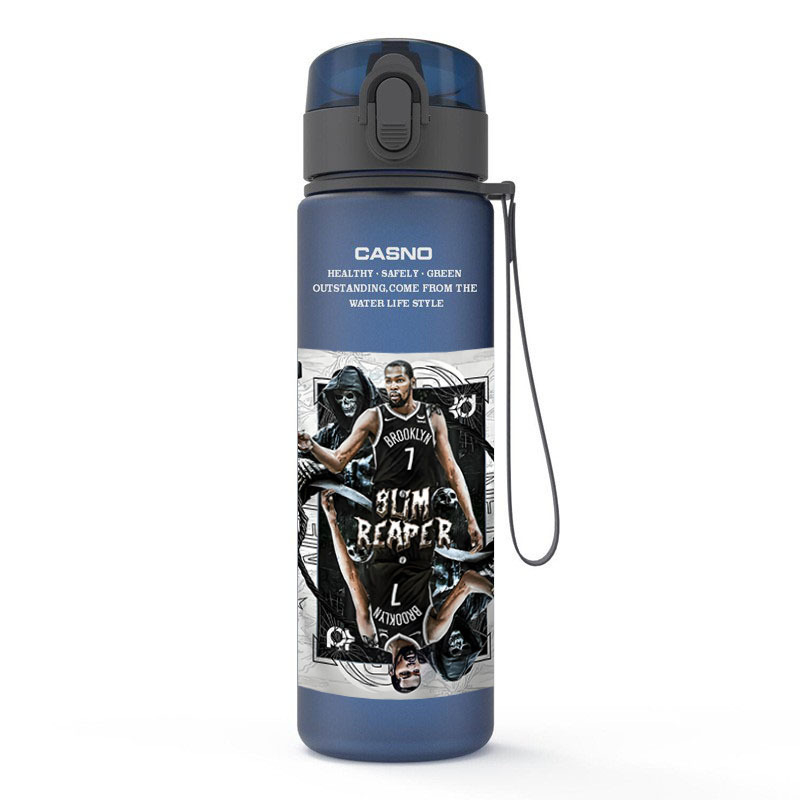 Бутилка цилиндрична за баскетболни звезди Irving, James, Curry, Kobe, Harden, Durant – PC materiaal, тегло 180 g, печат на лого, лицензиран бранд, подходяща за баскетбол