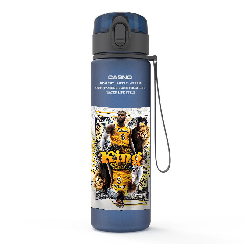 Бутилка цилиндрична за баскетболни звезди Irving, James, Curry, Kobe, Harden, Durant – PC materiaal, тегло 180 g, печат на лого, лицензиран бранд, подходяща за баскетбол