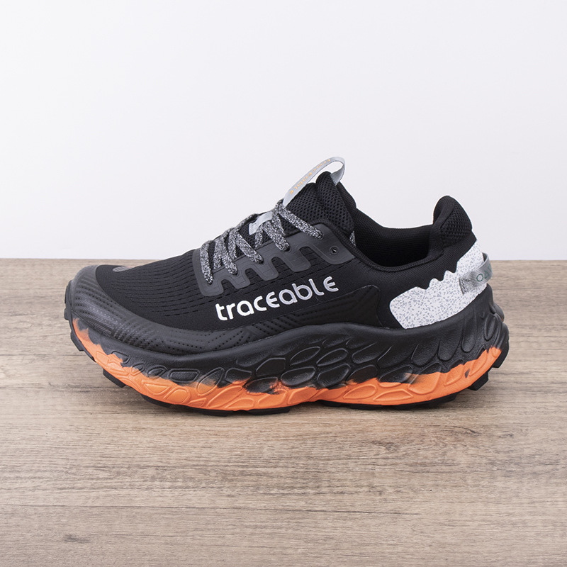 Трейл ранинг обувки – ултра леки, дишащи, антихлъзгващи и амортизиращи удара за четири сезона; горна част от мрежеста материя, EVA средна подметка и подметка от износоустойчива гума
