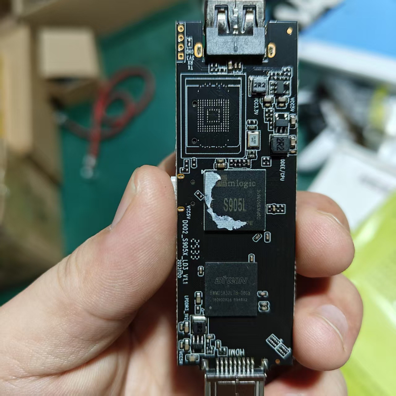 X2 gaming konzola – bežični 2.4G, HDMI, kontroleri za dva igrača, retro stil
