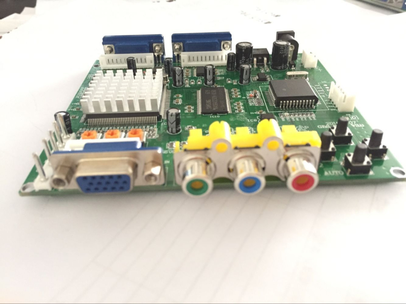 GBS 8200 comutator/distribuitor RGBS către VGA, ieșire duală, rezoluții 1204x768 și 800x600, OEM disponibil, gestionare a energiei