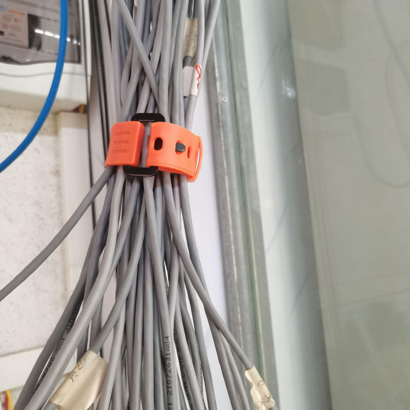 Cuple de legare din silicon pentru bagaje, mărfuri și curele de cort; eliberare rapidă, bandă elastică, încărcare 10 kg