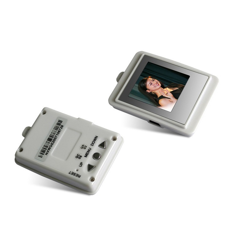 Digitális fotókeret kulcstartóval - 128x128 felbontás, 8MB tárhely, műanyag test, elemről működik, súly 120 g