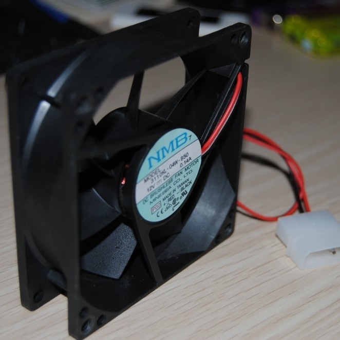 CPU hlađenje ventil s uljnim ležajem, model 6015, 1900 RPM, buka 20 dB, 4 toplinske cijevi, zračno hlađenje