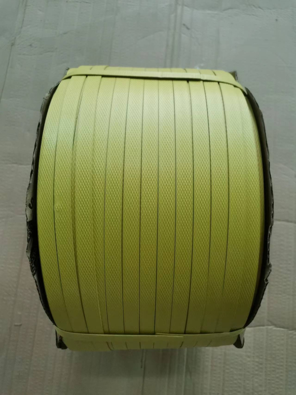 Nylon traka za pakiranje kartona, core-spun traka, role 5-10 kg, vučna sila 35 kg, čvrstoća na rastezanje 246,9 kg