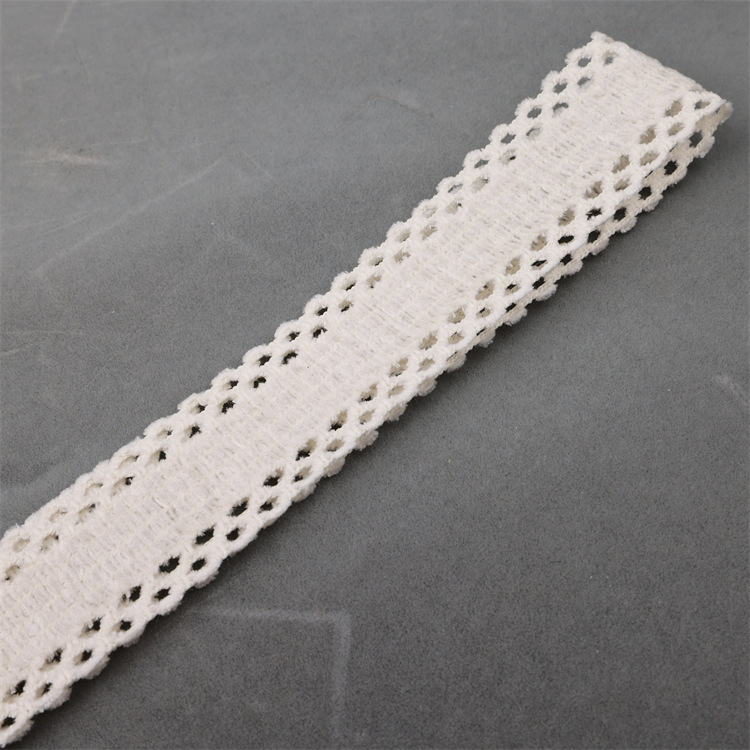 Traka s izrezbarenim rubom – poliester, za ručne radove i pakiranje; pogodna za odjeću, kućne tekstilije i industrijsku upotrebu
