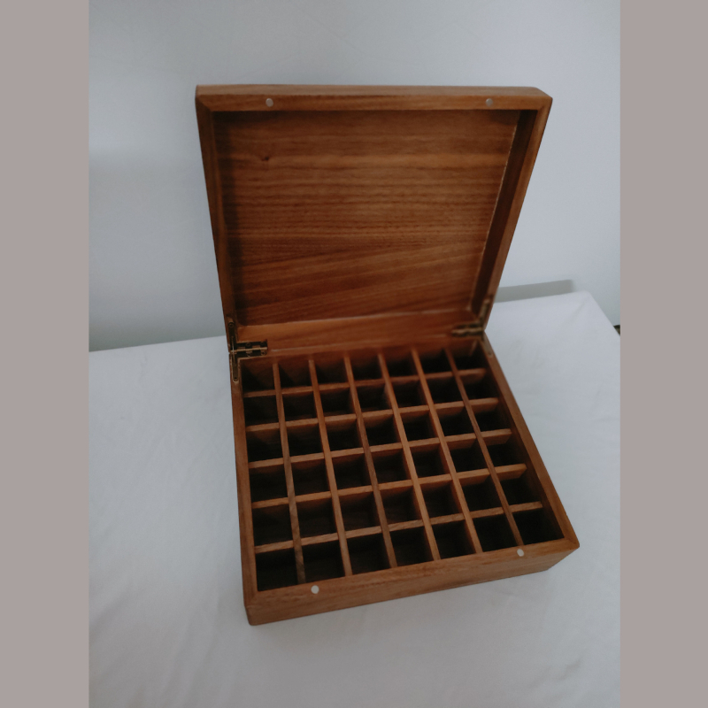 Drevená škatuľka na éterické oleje z čierneho orecha, clamshell displej pre éterické oleje, kruhové otvory pre fľaše 2 ml