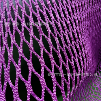 Vanjska obiteljska penjačka mreža s trampolinom — mreža 4 cm, debljina užeta 5 mm; funkcije: penjanje, zaštita, dekoracija; namijenjeno zabavnim parkovima, trgovačkim centrima, parkovima i vrtićima; Dimension One