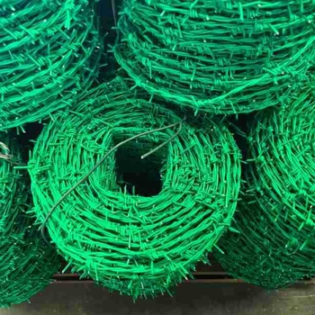 PVC-bevonatú tövisdrót kerítéshez — acél alacsony szén‑tartalmú, Ø 1,5–3,0 mm, egylövetű csavarodás, jobbkezes csavarodás, húzószilárdság 350