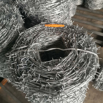 Rozsdamentes acél huzal bodro kerítés háló, anti-kapasodás elleni védőháló gyümölcsös és állattenyésztés izolációjára; dupla csavarodású, többszálú szerkezet; jobbkezes tekerés; Ø 1,7–2,8 mm; húzási szilárdság 10000