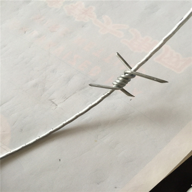 Rozsdamentes acél huzal bodro kerítés háló, anti-kapasodás elleni védőháló gyümölcsös és állattenyésztés izolációjára; dupla csavarodású, többszálú szerkezet; jobbkezes tekerés; Ø 1,7–2,8 mm; húzási szilárdság 10000