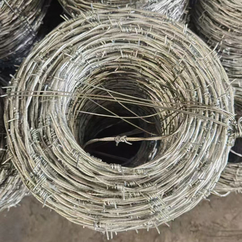 Lágyacélból készült tövisdrótháló kerítés, dupla tekeredés, jobb oldali tekerés, szakítószilárdság 350, vasúti védelemre