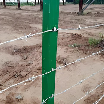 Lágyacélból készült tövisdrótháló kerítés, dupla tekeredés, jobb oldali tekerés, szakítószilárdság 350, vasúti védelemre