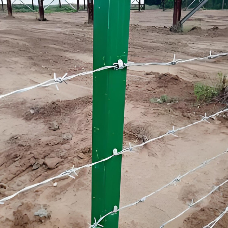 Lágyacélból készült tövisdrótháló kerítés, dupla tekeredés, jobb oldali tekerés, szakítószilárdság 350, vasúti védelemre