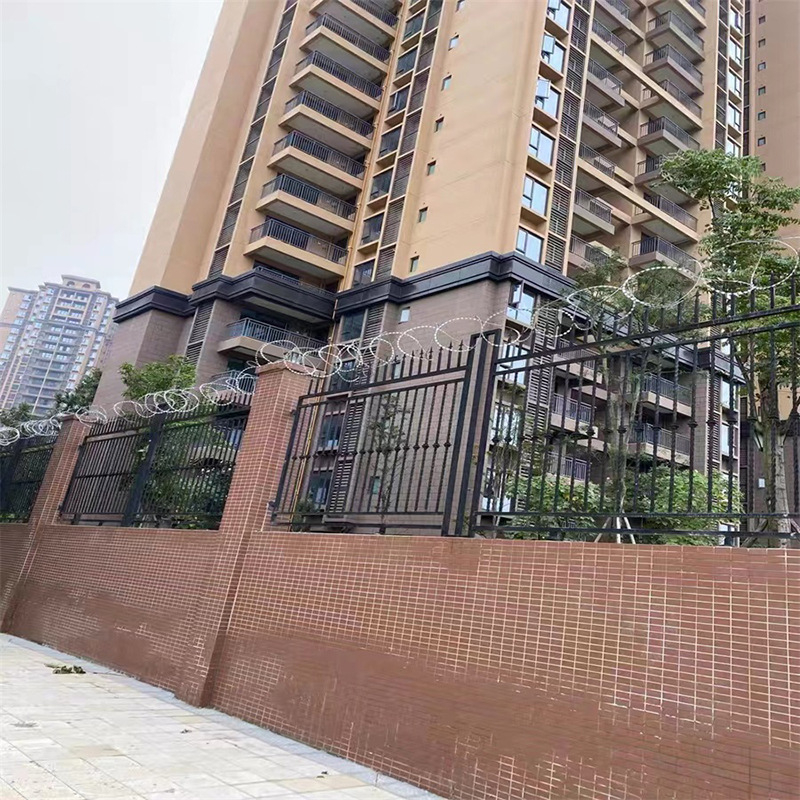 Horganyzott anti-mászás drótháló kettős csavarodással, többfonalas szerkezet, Siro-stílus, jobb forgás