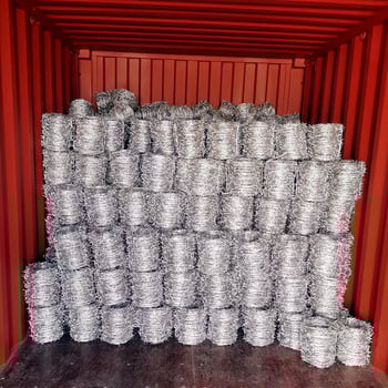 Бодлива телена ограда с мрежа от стомана за охранителна защита и против катерене — двойни и единични нишки, завиване напред и назад, разстояние между бодлите 7,5–15 cm