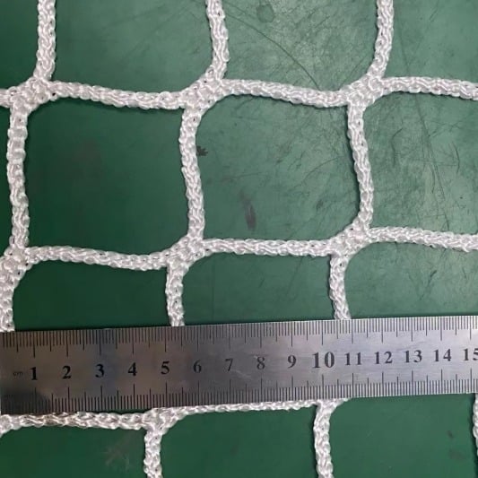 Mreža za pokrivanje kamiona – model 046, visokokvalitetni poliester, nosivost 100 kg, zaštitni pokrov